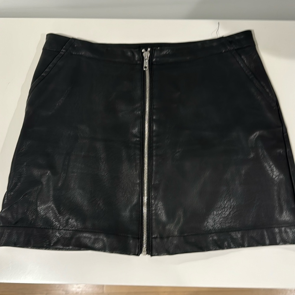 Comme black leather mini skirt